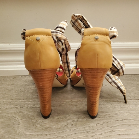 Ben Sherman tan plaid platform sandals - Picture 5 of 9